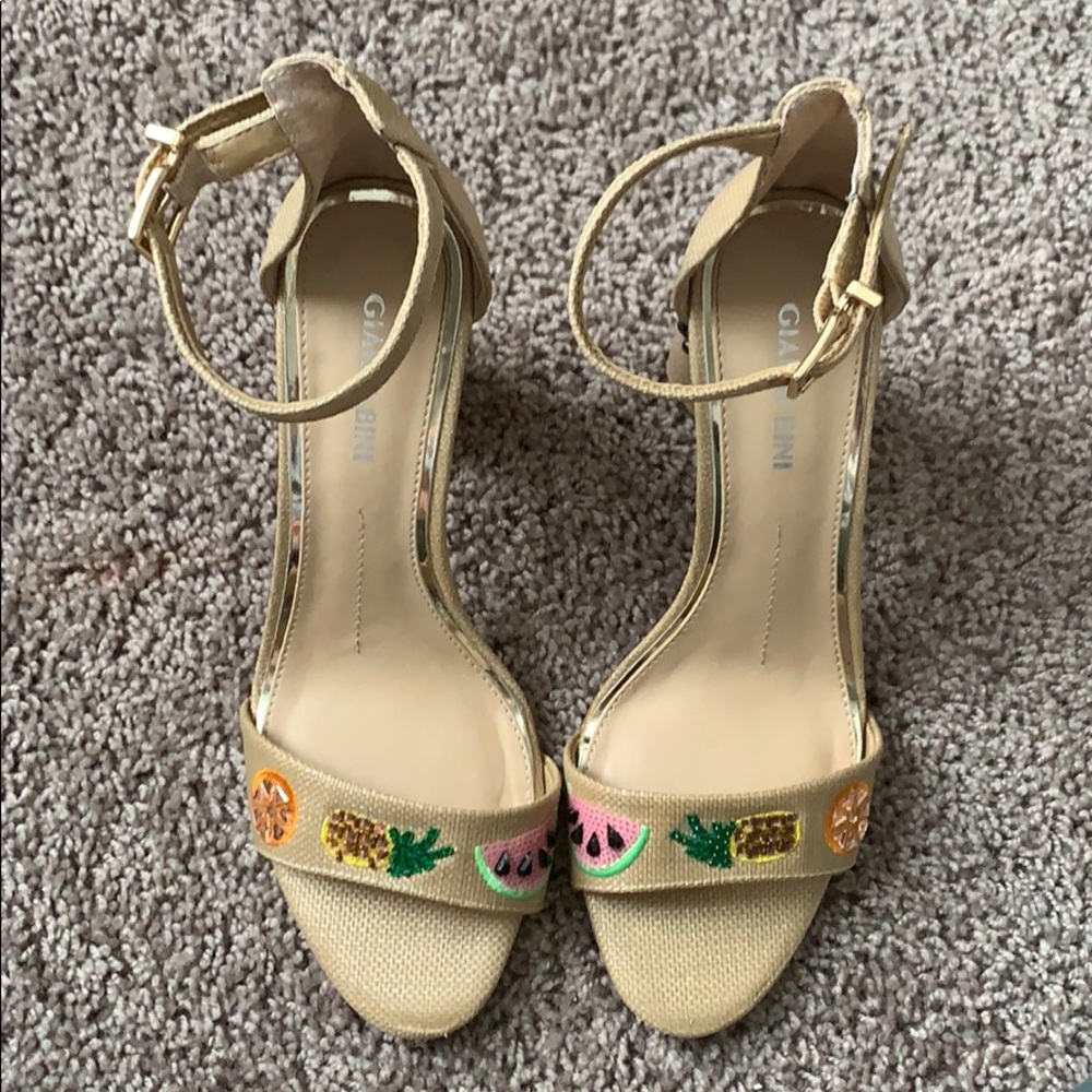 Adorable summer heels!
